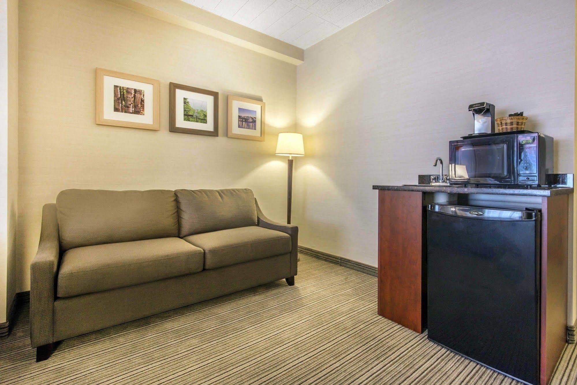Comfort Inn & Suites Collingwood Exteriör bild