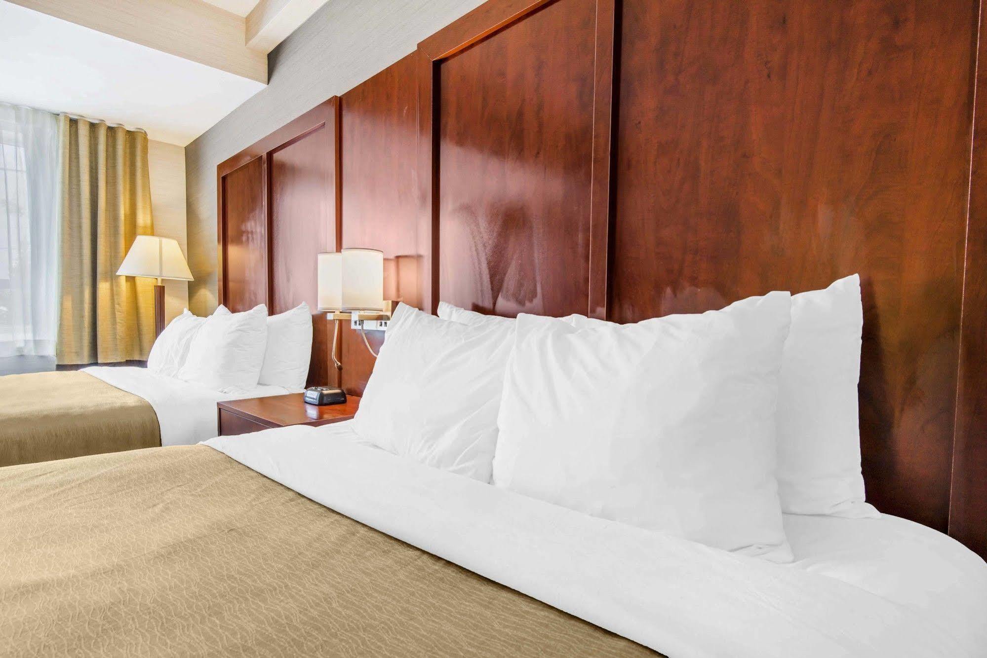 Comfort Inn & Suites Collingwood Exteriör bild