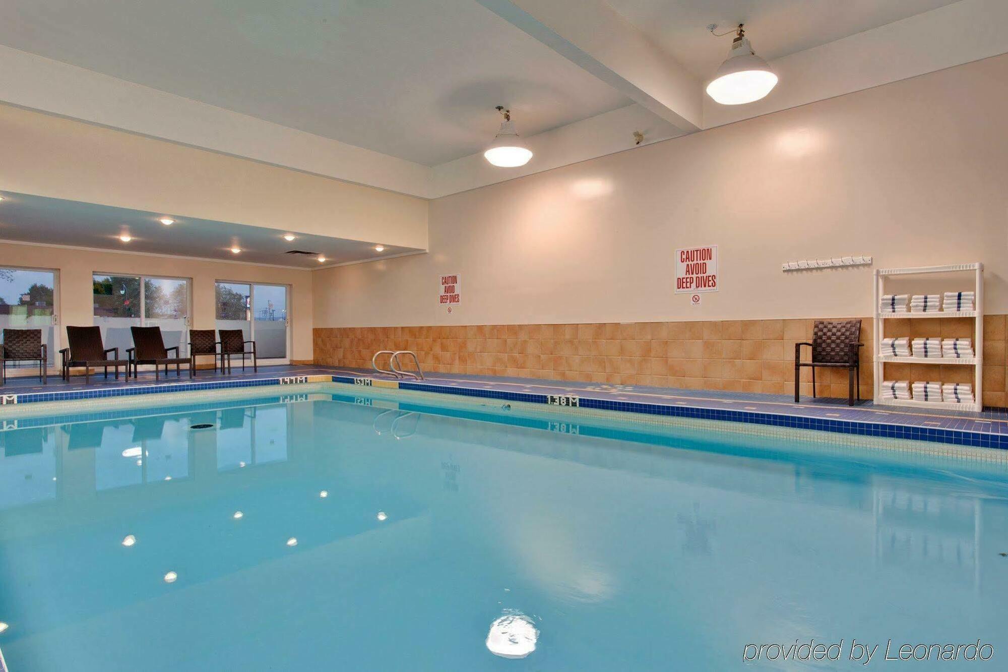 Comfort Inn & Suites Collingwood Exteriör bild